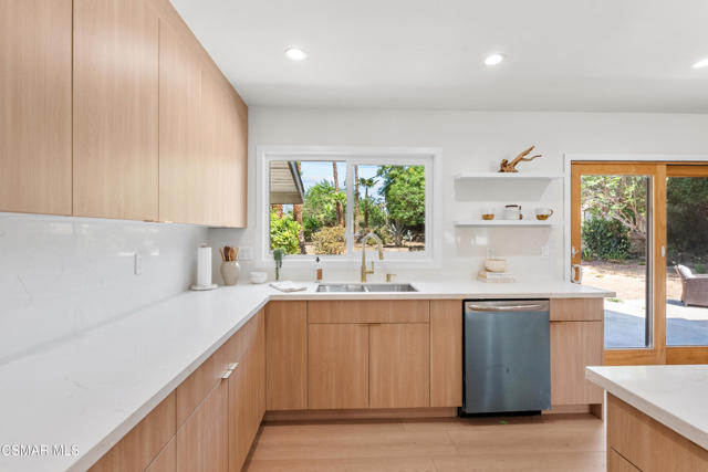 3167 Waco Avenue, Simi Valley CA: https://media.crmls.org/mediaz/816397c8-9168-456c-9563-8a4e0190c206.jpg