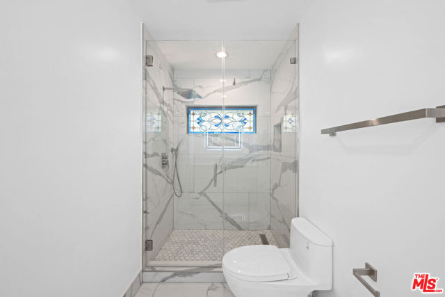 17449 Sumiya Drive, Encino CA: https://media.crmls.org/mediaz/81639d69-a7eb-4ead-b0c3-60c4374444c7.jpg