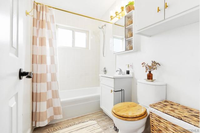 928 Flroida Street, Imperial Beach CA: https://media.crmls.org/mediaz/8163ef89-4954-4db0-9941-f0876cc63571.jpg