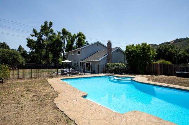 7565 Tierra Sombra Court, San Jose CA: https://media.crmls.org/mediaz/8164cd69-64ac-4d21-8f40-050365e28645.jpg