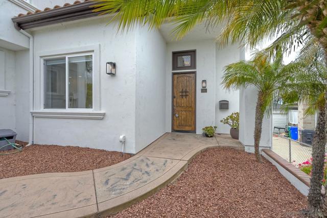 819 Van Nuys Street, San Diego CA: https://media.crmls.org/mediaz/8165e7df-5c6e-4a4e-9a92-1dc4eb2473e7.jpg