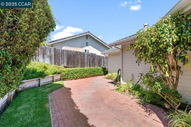 891 Robin Cir, Arroyo Grande CA: https://media.crmls.org/mediaz/8165f324-4eda-41ad-bdb6-7324c28df12e.jpg
