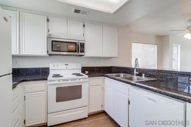 8945 Arlingdale Way, Spring Valley, California 91977, 2 Bedrooms Bedrooms, ,2 BathroomsBathrooms,Condominium,For Sale,Arlingdale Way,250032679SD