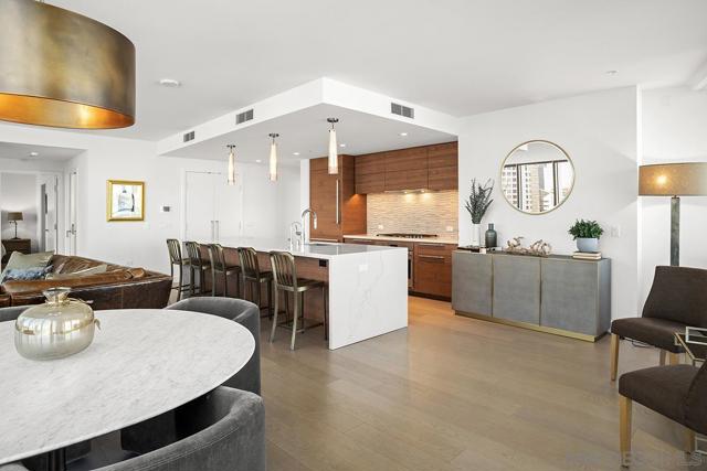 888 W E Street, San Diego CA: https://media.crmls.org/mediaz/81669ddf-ec16-42e1-b39b-c450d7a950b5.jpg