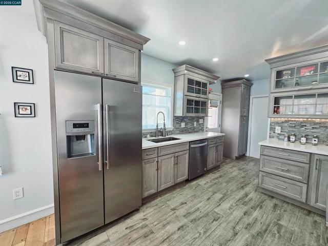 1034 Navellier St, El Cerrito CA: https://media.crmls.org/mediaz/81673815-68b0-4524-8a59-a7f23b9484cc.jpg