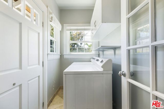 2230 W 30th Street, Los Angeles CA: https://media.crmls.org/mediaz/81674baa-969e-4563-aaa2-71acabb28aec.jpg