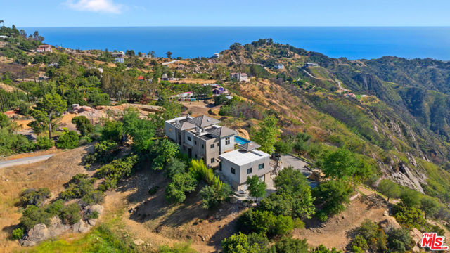 301 Loma Metisse Road, Malibu CA: https://media.crmls.org/mediaz/81674cb3-1a5e-4e4a-9f89-8f5a3a1648eb.jpg