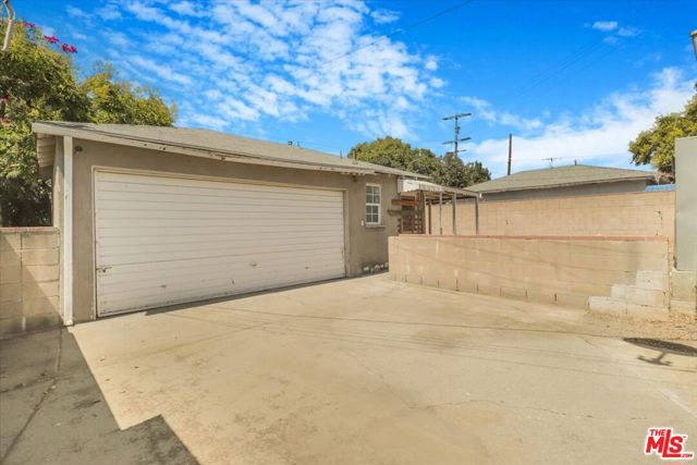 2147 N Eastern Avenue, Los Angeles CA: https://media.crmls.org/mediaz/816793e9-21f7-4869-a50c-04d6f6eef3b3.jpg