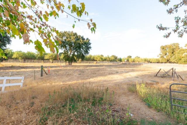 10475 Mission Avenue, Le Grand CA: https://media.crmls.org/mediaz/81688334-e91c-4dae-a24e-18912318f9b3.jpg