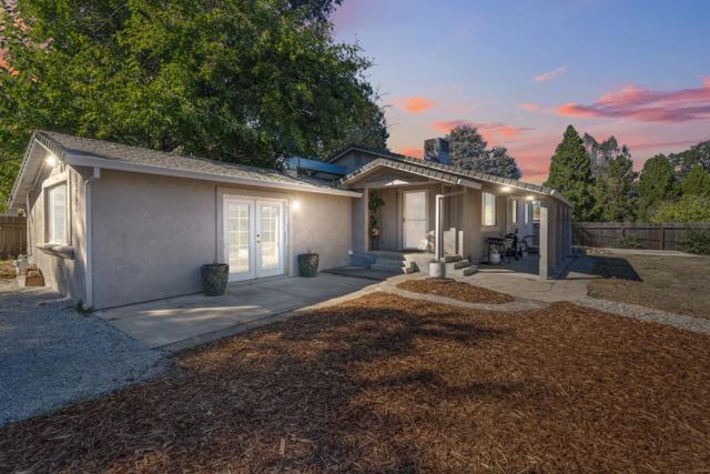 5367 Rosswood Lane, Redding CA: https://media.crmls.org/mediaz/8168a787-2516-45cf-a6fe-72fba0e23bfd.jpg