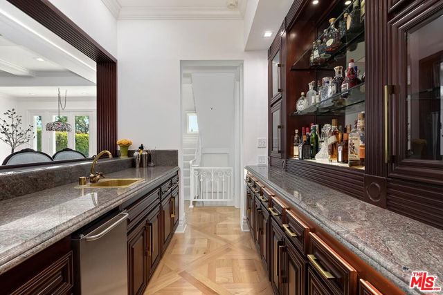 2327 Weybridge Lane, Los Angeles CA: https://media.crmls.org/mediaz/8168cd67-53ad-418a-a286-409b2a373989.jpg