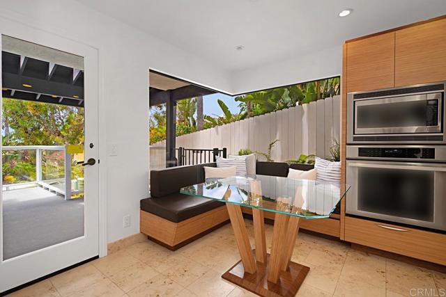 2127 Heather Ln, Del Mar CA: https://media.crmls.org/mediaz/8169168d-673b-48f4-88db-4a07dccabaff.jpg