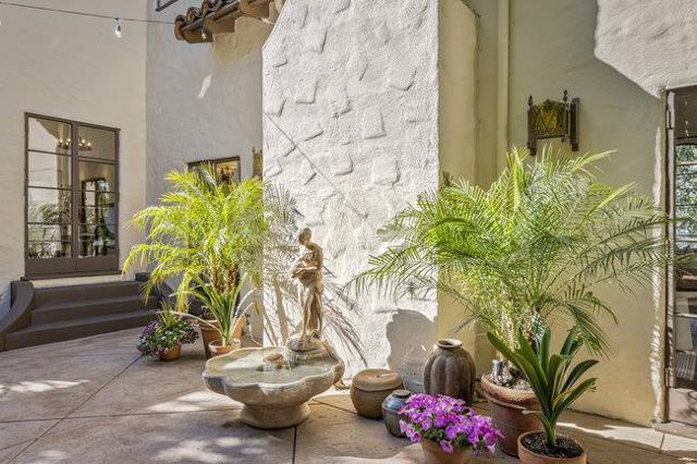 320 Jackson Street, San Mateo CA: https://media.crmls.org/mediaz/816989b2-a1d5-451f-b540-7f142f5f9f9c.jpg