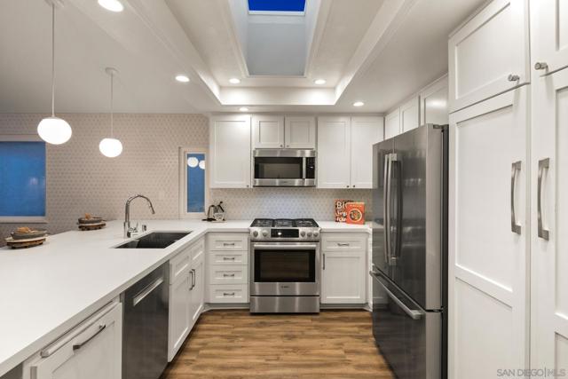 1736 Hill Top Lane, Encinitas CA: https://media.crmls.org/mediaz/81699b74-109f-4899-a18b-68209aafee03.jpg