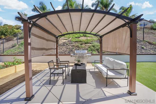 1120 Parkview Dr, Oceanside CA: https://media.crmls.org/mediaz/8169a881-7b12-42e1-ae66-d571e7ea2b4b.jpg