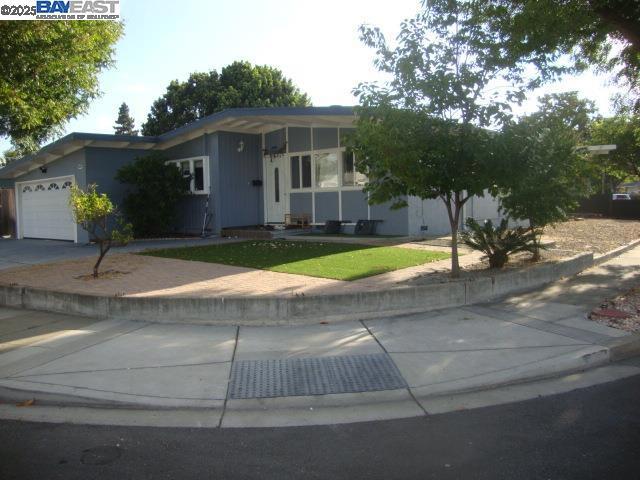 24282 Willimet Way, Hayward CA: https://media.crmls.org/mediaz/8169ce04-99a0-46da-b3ef-7534ad4c7cf9.jpg