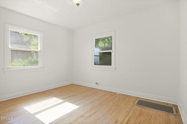 2371 Foster Avenue, Ventura CA: https://media.crmls.org/mediaz/8169ea9f-e3a7-4292-b323-972b7e45a210.jpg