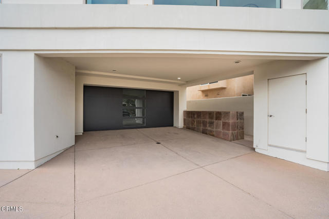 3300 Ocean Drive, Oxnard CA: https://media.crmls.org/mediaz/816a3236-0282-40f2-8252-ff5e67a1ed53.jpg