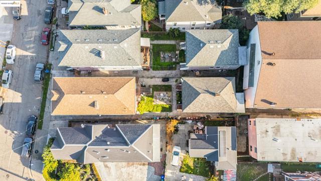 553 34Th St, Oakland CA: https://media.crmls.org/mediaz/816b100a-f883-44d3-bdb9-3466783cfe2b.jpg