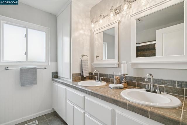 1786 Klier Drive, Concord CA: https://media.crmls.org/mediaz/816b7078-d74b-485b-81f9-7cd5ee23a7d1.jpg