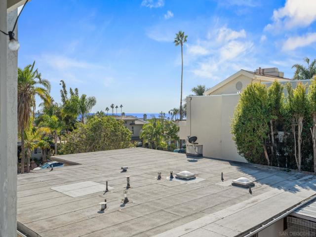 974 Sapphire Street, San Diego CA: https://media.crmls.org/mediaz/816bd93c-8139-4201-a621-da99fcb87fa3.jpg