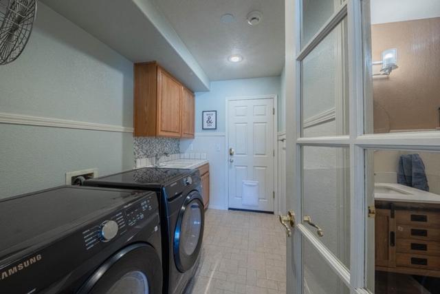 148 Greenbriar Way, Salinas CA: https://media.crmls.org/mediaz/816bebeb-4510-4dc3-aa88-0885ec8ab762.jpg