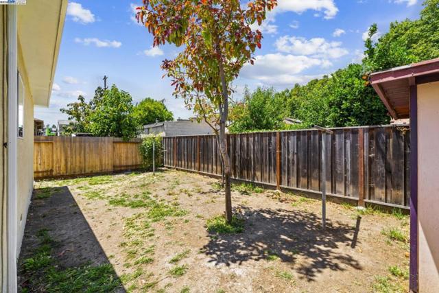 16829 Daryl Avenue, San Lorenzo CA: https://media.crmls.org/mediaz/816c5a76-e7b0-43f9-9a2f-3e7955ba5b2f.jpg