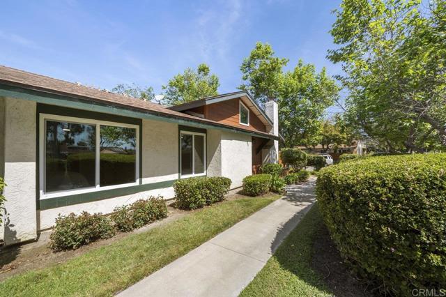 Detail Gallery Image 4 of 29 For 2041 Shadytree Ln, Encinitas,  CA 92024 - 2 Beds | 2 Baths