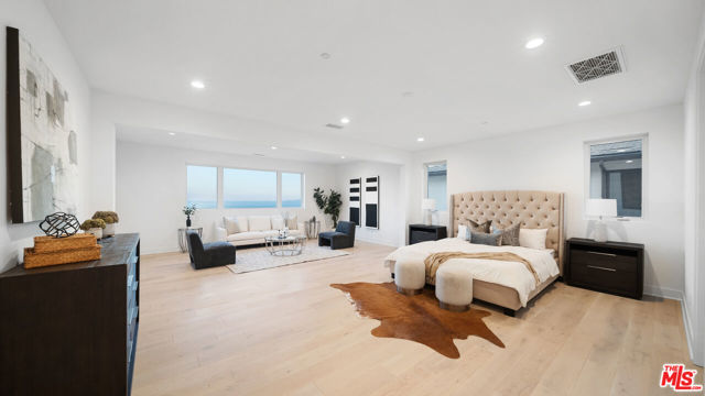 11782 N Hillsborough Lane, Porter Ranch CA: https://media.crmls.org/mediaz/816ca744-722b-434f-8296-84b9d4672aeb.jpg
