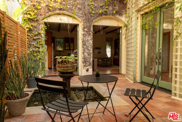 416 Carroll Canal, Venice CA: https://media.crmls.org/mediaz/816cf67b-a064-409c-befa-0477a59328a2.jpg