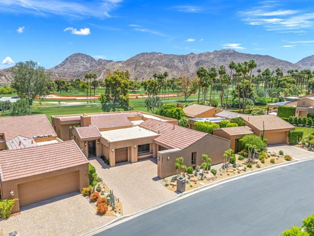 49006 Foxtail Lane, Palm Desert CA: https://media.crmls.org/mediaz/816d71df-9b0f-457f-bd05-12229e95a3dd.jpg