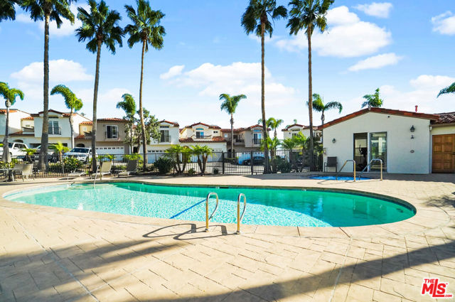 6412 Lunita Road, Malibu CA: https://media.crmls.org/mediaz/816dbe61-549b-45b9-a680-66615413827b.jpg
