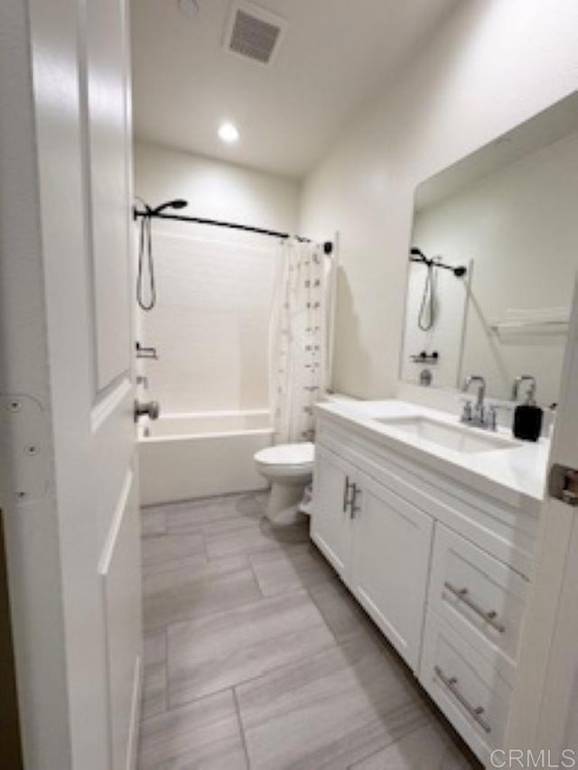 324 MILLSTREAM CT, Santee CA: https://media.crmls.org/mediaz/816e1c7a-b9ee-44ce-aa56-1dcea3df666a.jpg