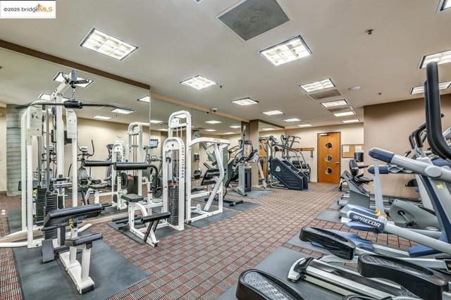 5855 Horton St, Emeryville CA: https://media.crmls.org/mediaz/816e4691-30fe-4989-8ba9-5963a77a6afc.jpg
