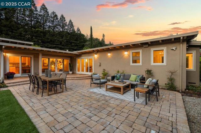 23 Lost Valley Dr, Orinda CA: https://media.crmls.org/mediaz/816e4e68-3e7b-4a30-b9f8-43b7eacfe4a8.jpg