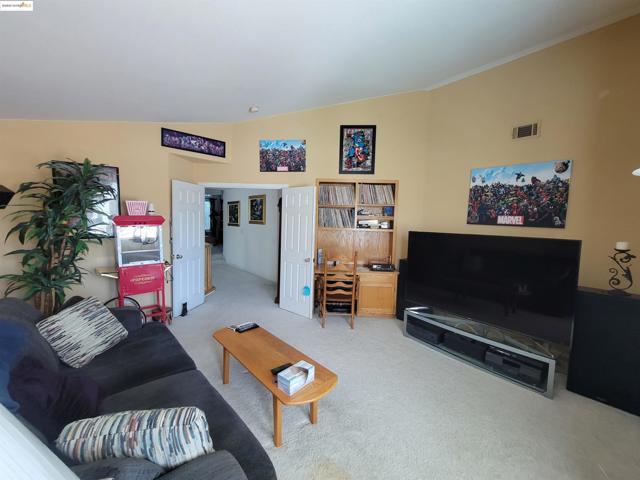 4729 Matterhorn Ct, Antioch CA: https://media.crmls.org/mediaz/816ecd87-7871-491b-9983-d9ba0d61738d.jpg