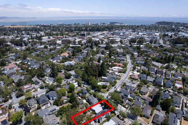 153 Occidental Avenue, Burlingame CA: https://media.crmls.org/mediaz/816f3893-9ad0-46f9-958a-2dcc1e4709c9.jpg