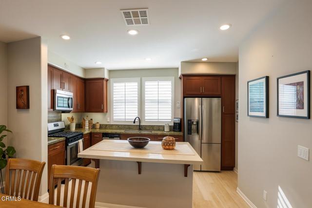 Detail Gallery Image 12 of 23 For 3661 Islander Walk, Oxnard,  CA 93035 - 3 Beds | 3/1 Baths