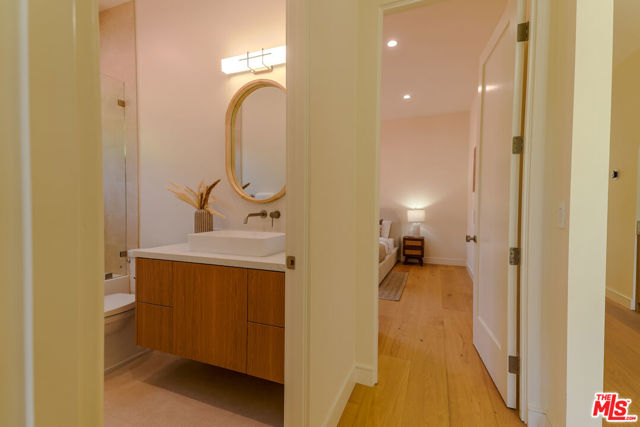 4936 Coolidge Avenue, Culver City CA: https://media.crmls.org/mediaz/81701469-7d95-4c8e-8398-b664921f5611.jpg