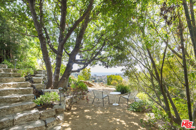 7400 Pyramid Place, Los Angeles CA: https://media.crmls.org/mediaz/81709561-ff84-4b98-9ab9-7b7e20cdc47f.jpg