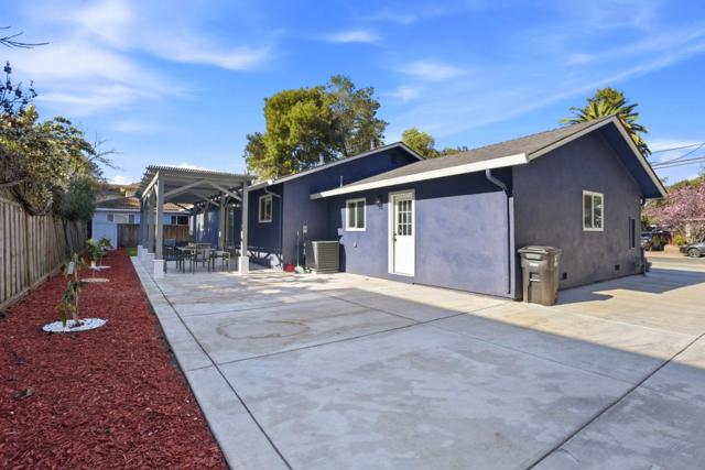 432 8th Avenue, Menlo Park CA: https://media.crmls.org/mediaz/81711219-5db3-4a9a-a47c-4f99deff29f8.jpg