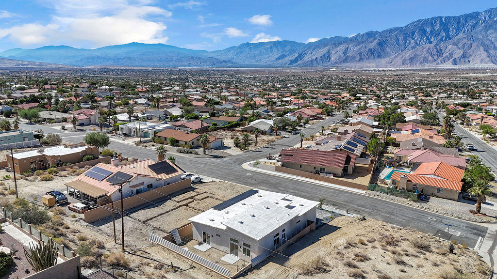 https://media.crmls.org/mediaz/81719c2b-0f20-4d29-bc74-b5bf304da880.jpg?preset=X-Large