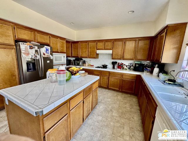 1867 Crane Avenue, San Jacinto CA: https://media.crmls.org/mediaz/81721412-a020-42fc-969e-8793dc867fb1.jpg