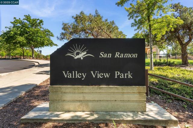 9752 Belladonna Dr, San Ramon CA: https://media.crmls.org/mediaz/81721427-4f9d-42aa-a293-3835d33962fd.jpg