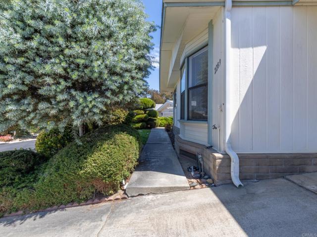 2289 Bryant Drive, Carlsbad CA: https://media.crmls.org/mediaz/8172d887-a93c-40f6-860c-7ed9273d1b72.jpg