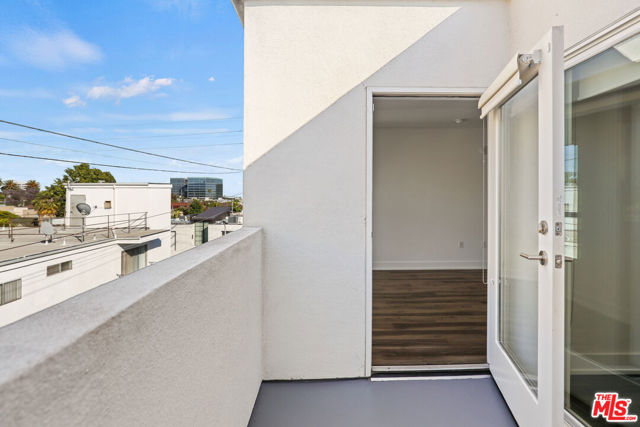 1836 Colby, Los Angeles CA: https://media.crmls.org/mediaz/8173673d-5dc3-4f34-b3a6-b20652a17466.jpg