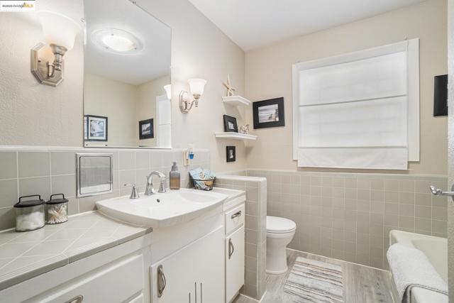 210 Delta Ave, Brentwood CA: https://media.crmls.org/mediaz/8173bde7-4fd5-4ece-864e-1159627dd0f1.jpg