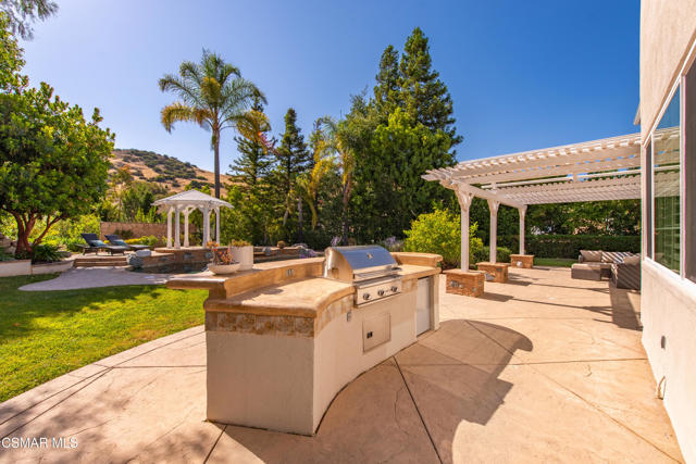 2445 Ranchgrove Drive, Westlake Village CA: https://media.crmls.org/mediaz/8175456d-4bbb-4576-8b5f-bbacb2c570b1.jpg