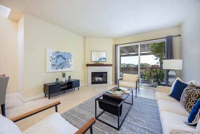 4577 Essex Ct, Carlsbad CA: https://media.crmls.org/mediaz/8175697c-fce8-4ded-9c98-bde43b85a80a.jpg