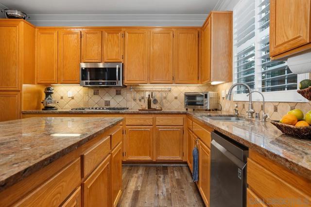 380 Avenida La Cuesta, San Marcos CA: https://media.crmls.org/mediaz/81756e6e-9fc4-426c-8a27-8c3b67514598.jpg